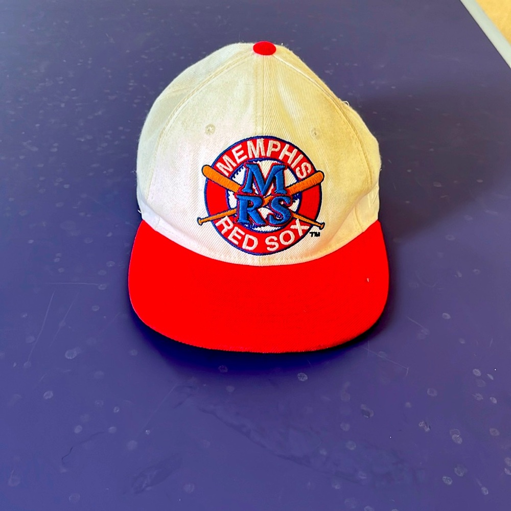 nice hat, red sox, old, kinda dirty but could be cleaned